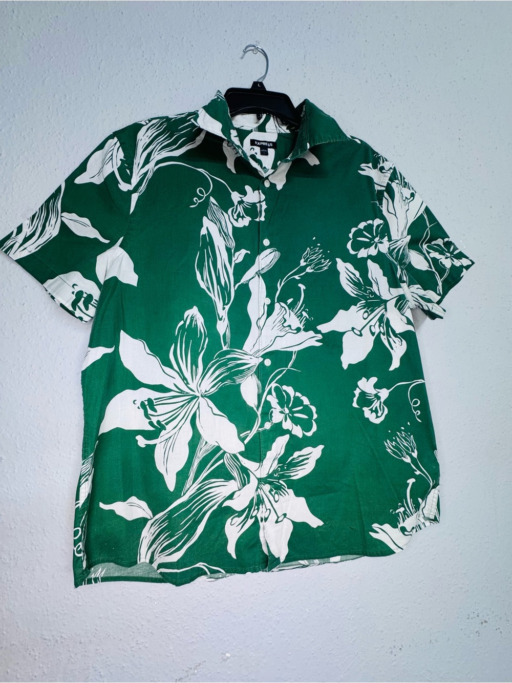 Express Green Floral Short-Sleeve Button-Down Shirt - Picture 5 of 8